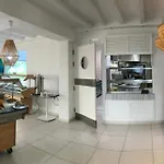 斯特拉酒店 *